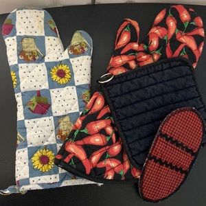 Bundle of Oven Mitts and Potholders